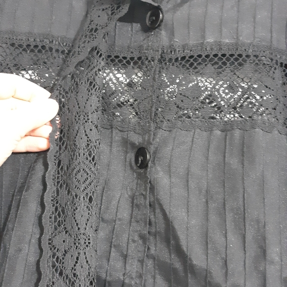16 Black Linen Tunic with Lace. - Picture 5 of 8
